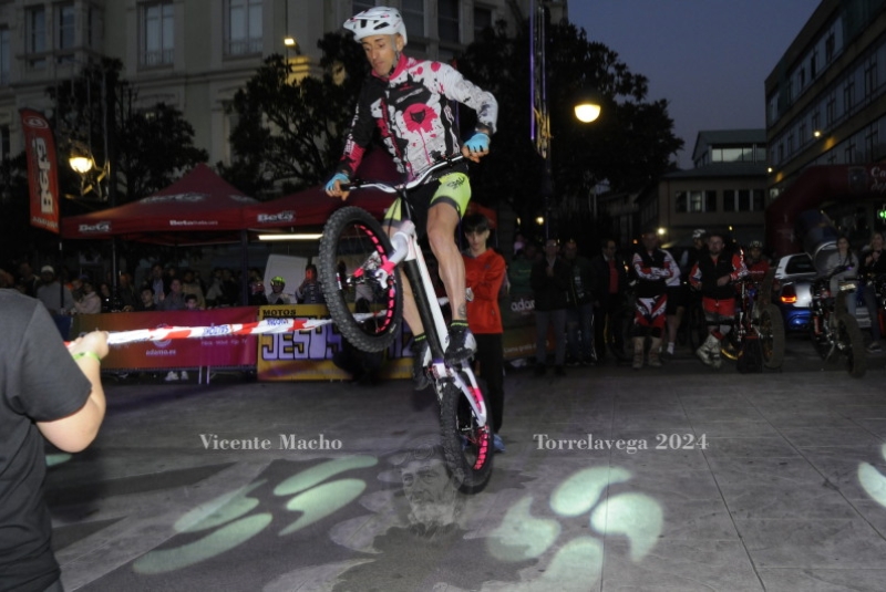 adamo-night_374